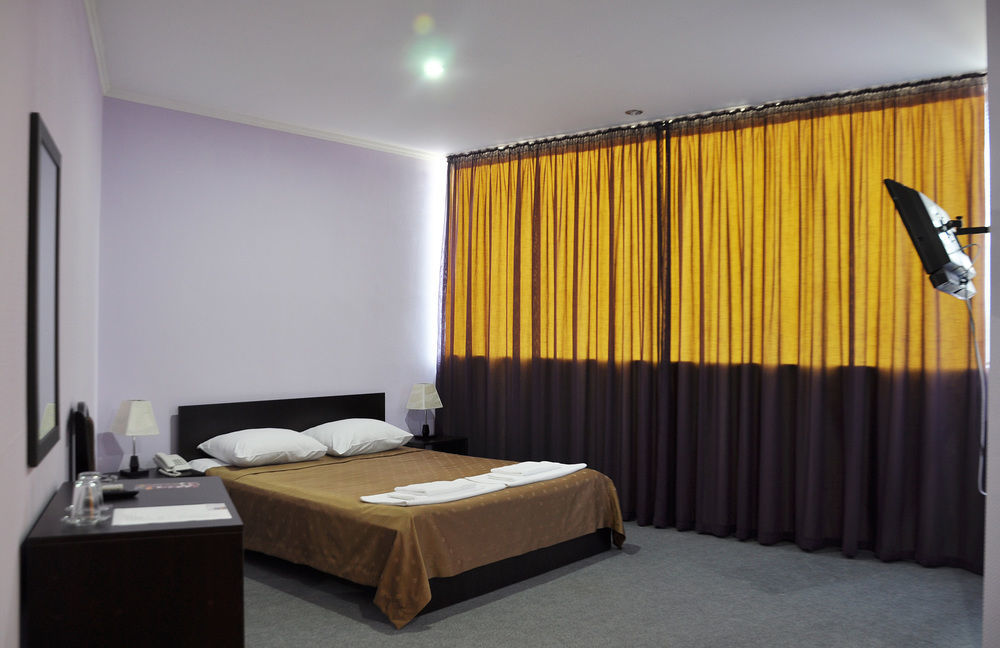 Hotel Shine Palace 트빌리시 외부 사진